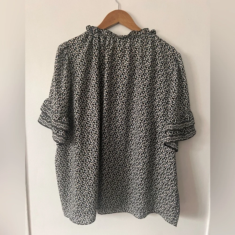 Max Studio Black and White Floral Blouse - Picture 8 of 12